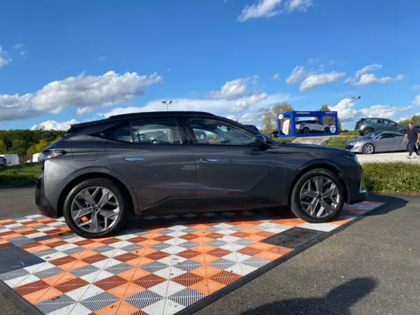 DS DS4 CROSS E-TENSE 225 TROCADERO GPS Caméra Hayon - Photo 5