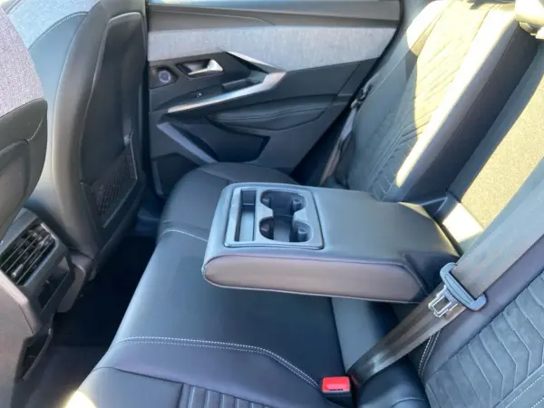 Peugeot 3008 Hybrid 145 e-DCS6 GT Toit Alcantara Executive Pack 360° Vision & Drive Assist Plus - Photo 4