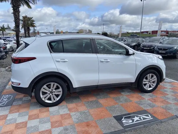 Kia SPORTAGE 1.7 CRDI 115 BV6 PACK NAVI 1 ère main - Photo 4