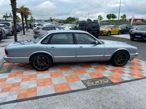 Jaguar XJR 4.0 L6 326 cv - Photo 4